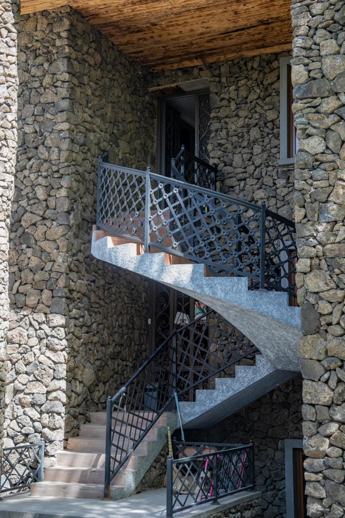 Fish Hotel Akhalkalaki エクステリア 写真
